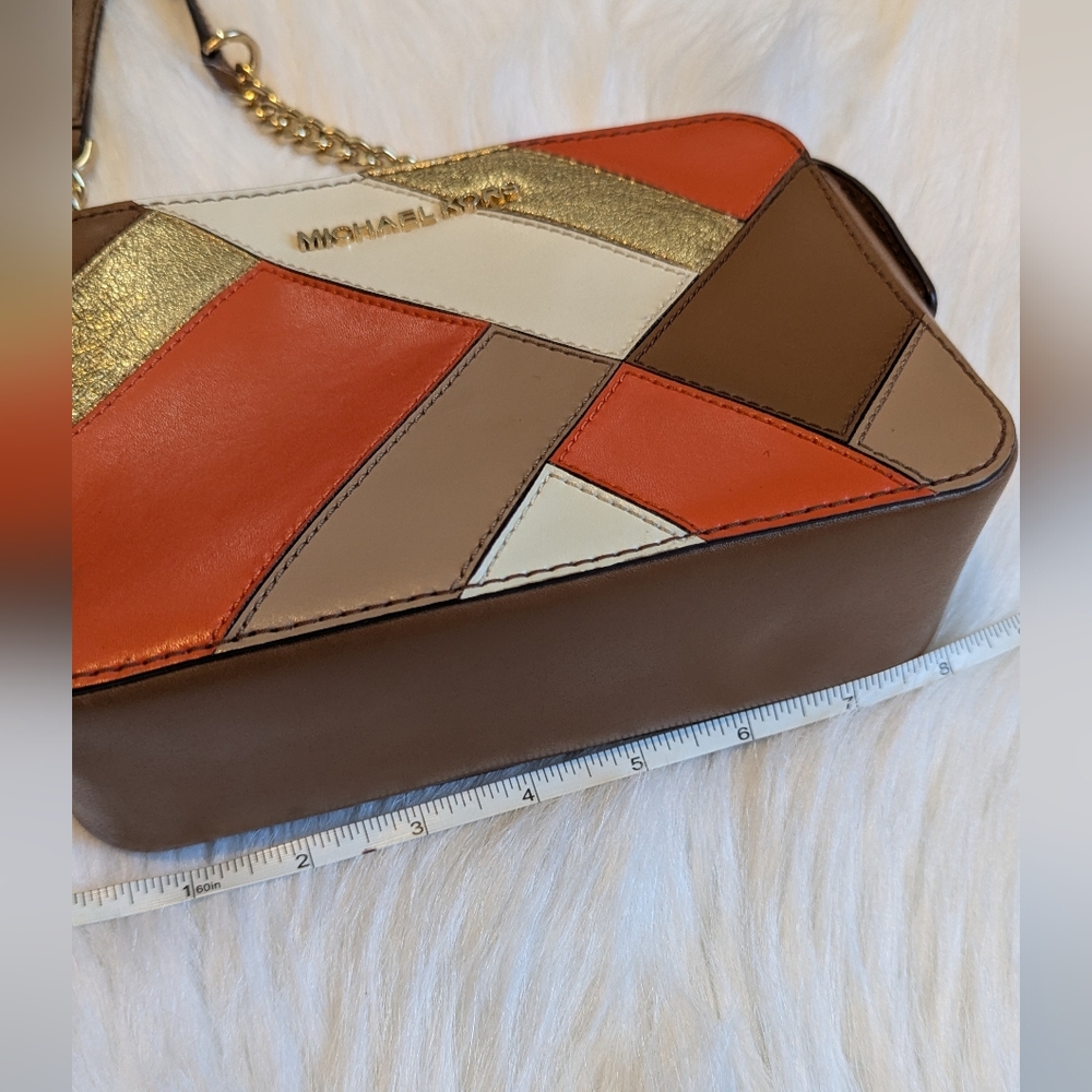 Beautiful Michael Kors crossbody purse. - Picture 14 of 16